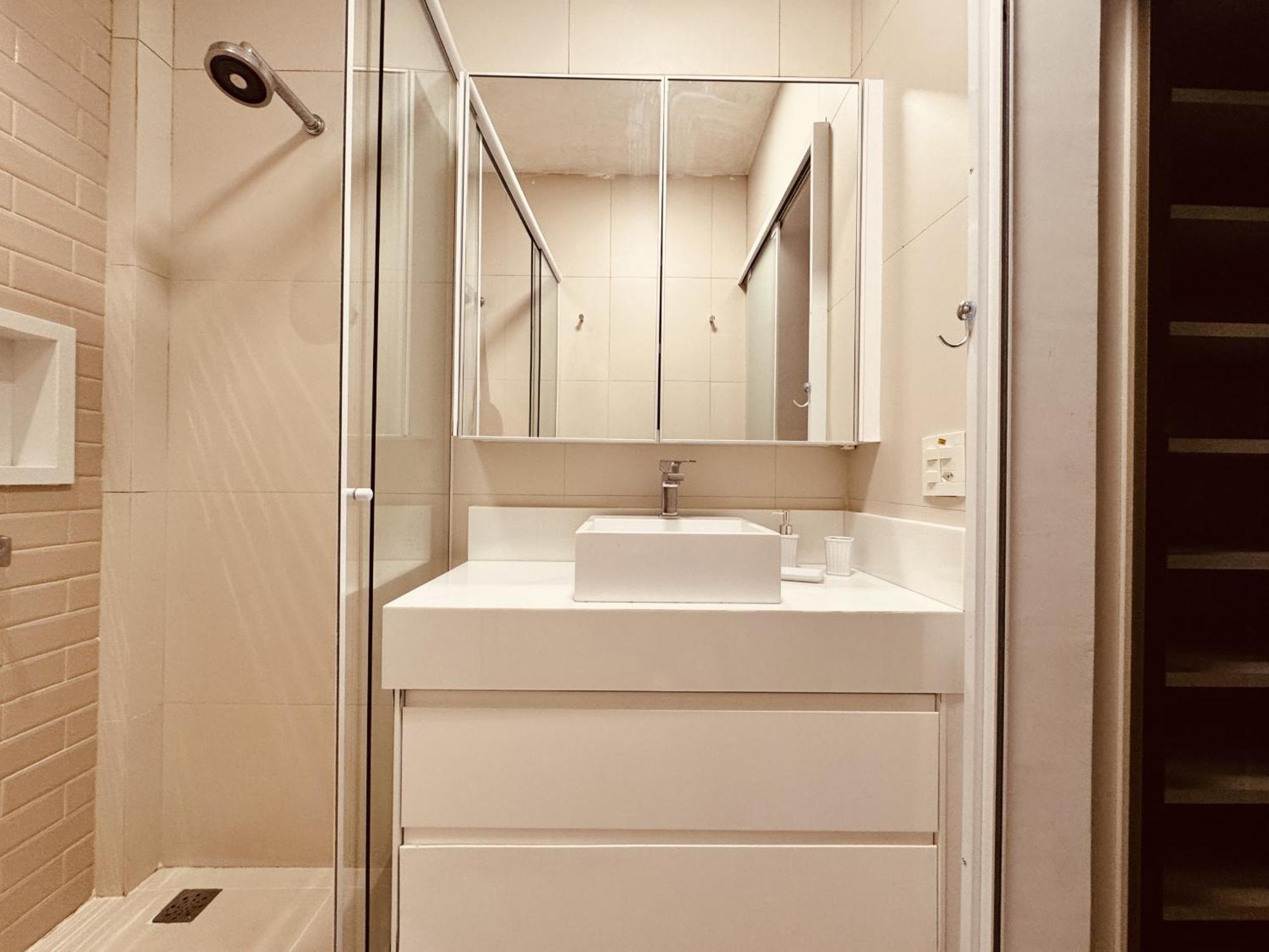 Leblon Acolhedor Perto Da - Besthostrio Apartment *